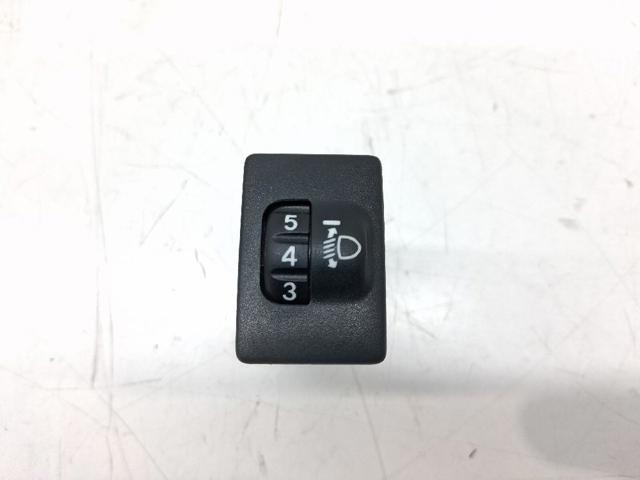 8415202080 TOYOTA Botón del regulador de altura de faros  en stock Gandía