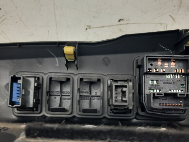 8415202080 TOYOTA Botón del regulador de altura de faros  disponible Ourense