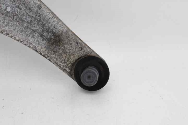 84248215 Brazo inferior derecho de la suspensión delantera  comprar en Zaragoza