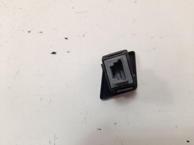 843320D020 TOYOTA Boton de luz de emergencía  en stock Gandía
