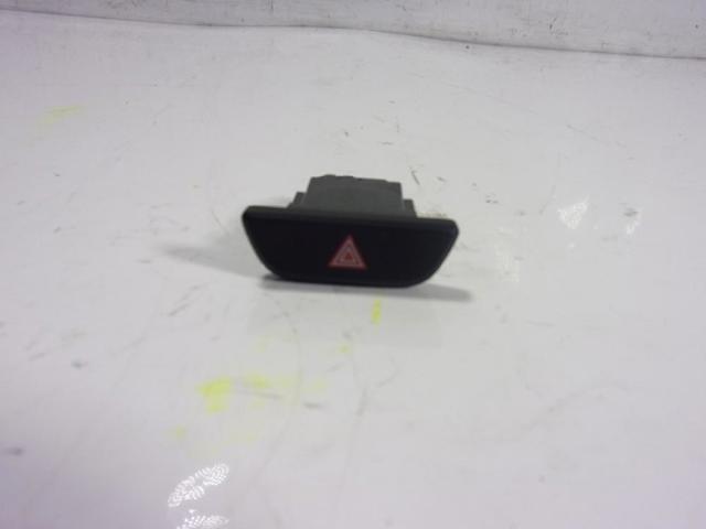 Boton de luz de emergencía Toyota Yaris  (P21)