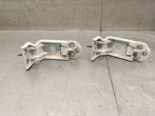 844000013R RENAULT Bisagra de la puerta trasera batiente  en stock Huelva