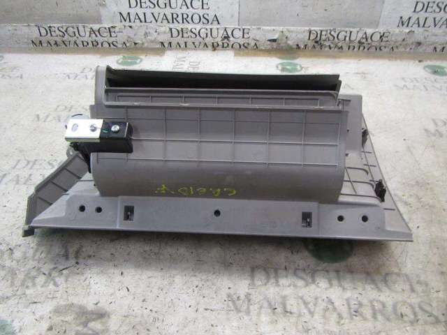 Comprar Tapa de la guantera KIA Ceed  ED a bajo precio