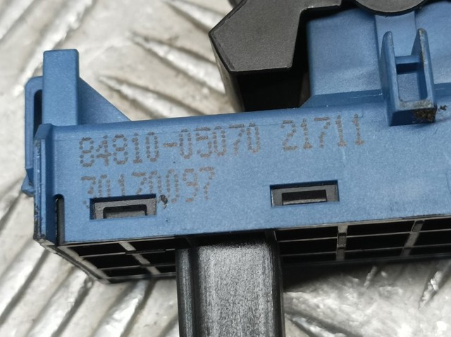 8481005070 TOYOTA Botón de elevalunas delantero derecho  en stock Gandía