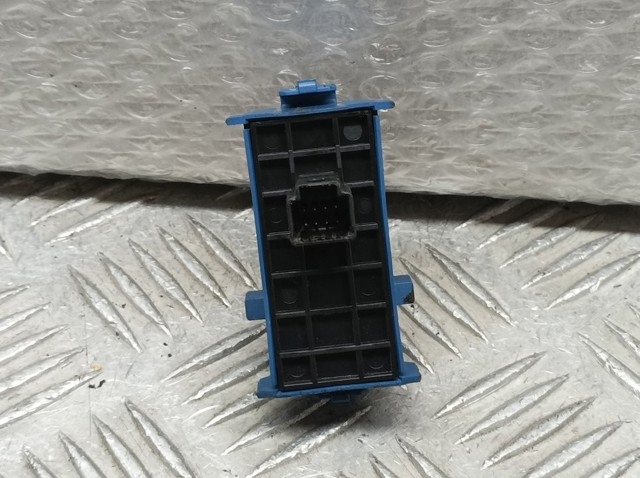 8481005070 Botón de encendido del motor del elevalunas delantero derecho  comprar en Reus