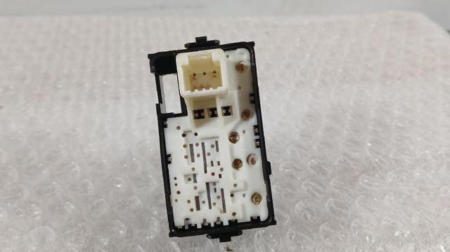 848100D030 Botón de encendido del motor del elevalunas delantero derecho  disponible Málaga