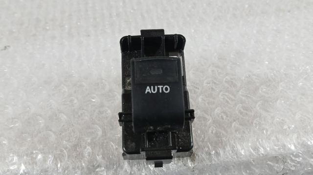 TOYOTA 848100D030 Botón de elevalunas delantero derecho  en stock Salamanca