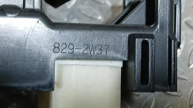 848100D030 Botón de elevalunas delantero derecho  en stock Sabadell