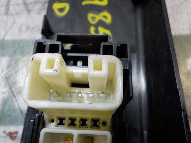 8481052030 TOYOTA Botón de encendido del motor del elevalunas delantero derecho  disponible Vigo