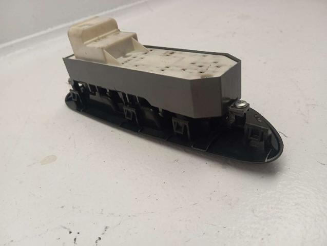 8482002210 TOYOTA Interruptor de elevalunas delantera izquierda  en stock Huelva