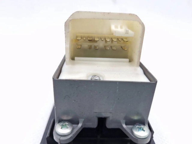 TOYOTA 8482002210 Interruptor de elevalunas delantera izquierda  en stock Salamanca