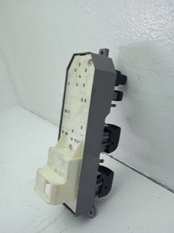 8482002320 Unidad de control de elevalunas de la consola central  en stock Castellón