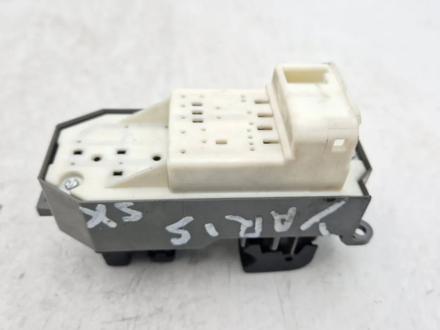 TOYOTA 848200D100 Interruptor de elevalunas delantera izquierda  en stock Valencia