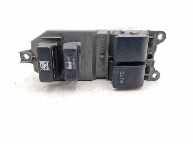 848200D100 Interruptor de elevalunas delantera izquierda  en stock Castellón