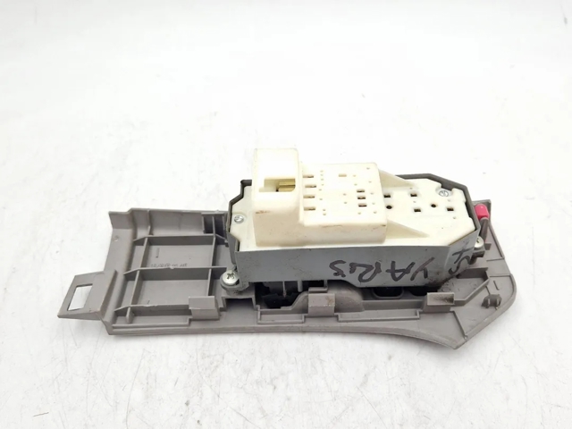 848200D200 TOYOTA Unidad de control de elevalunas delantera izquierda  disponible Vigo