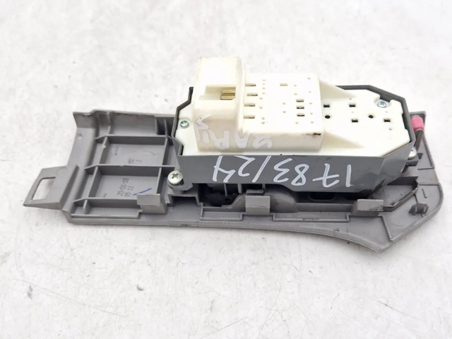848200D200 Interruptor de elevalunas delantera izquierda comprar Sevilla