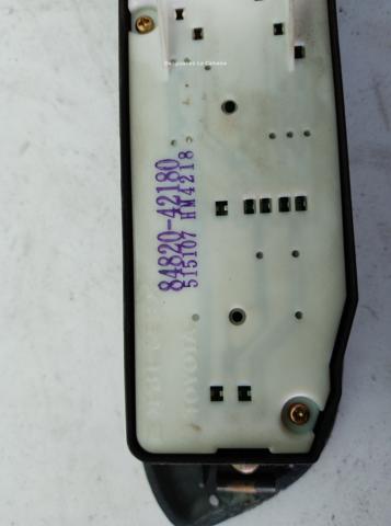 8482042180 TOYOTA Unidad de control de elevalunas de la consola central  disponible Ourense