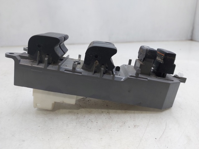 8482042210 TOYOTA Unidad de control de elevalunas de la consola central  en stock Córdoba