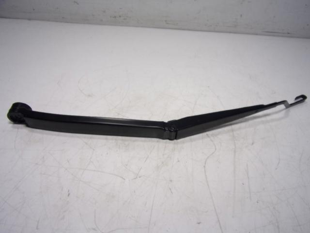 Brazo del limpiaparabrisas, lavado de parabrisas, luna delantera Toyota Hilux GUN12, GUN13