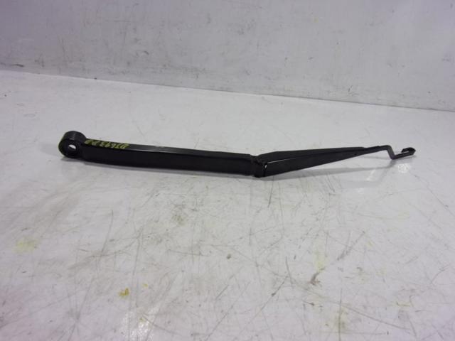 Brazo del limpiaparabrisas, lavado de parabrisas, luna delantera Toyota Hilux GUN12, GUN13