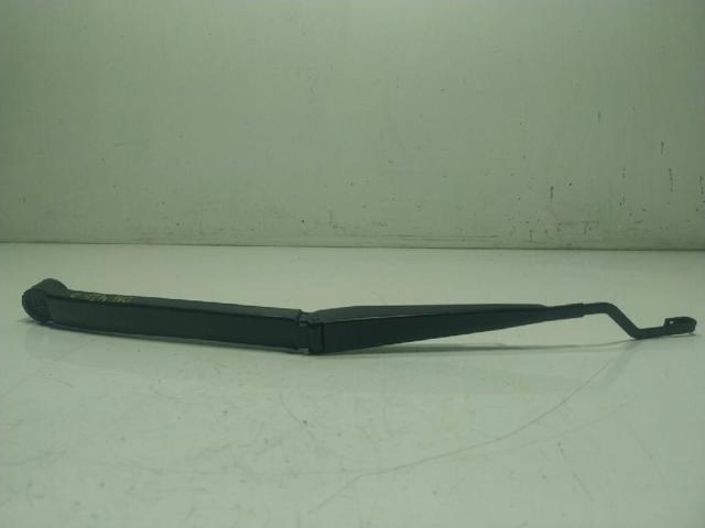 Brazo del limpiaparabrisas, lavado de parabrisas, luna delantera Toyota Hilux GUN12, GUN13