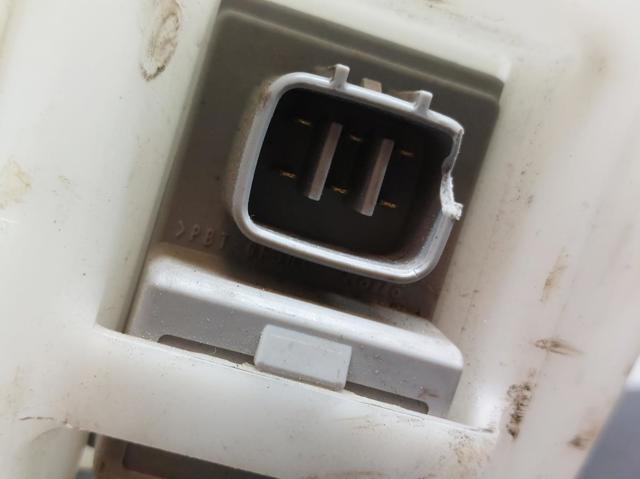 Depósito del agua de lavado, lavado de parabrisas Toyota Hilux KUN25