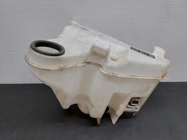 Depósito del agua de lavado, lavado de parabrisas Toyota Hilux KUN25