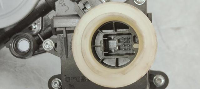 8570202020 Motor del elevalunas de la puerta delantera izquierda  disponible Málaga