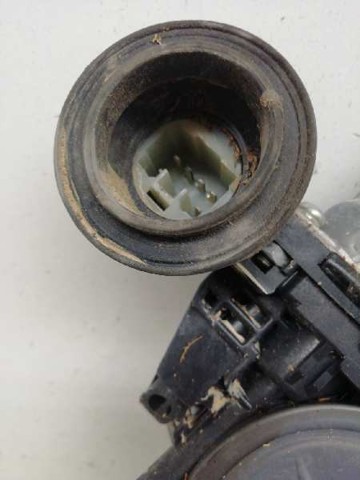 857100D100 Motor del elevalunas de la puerta delantera derecha  en stock Granada