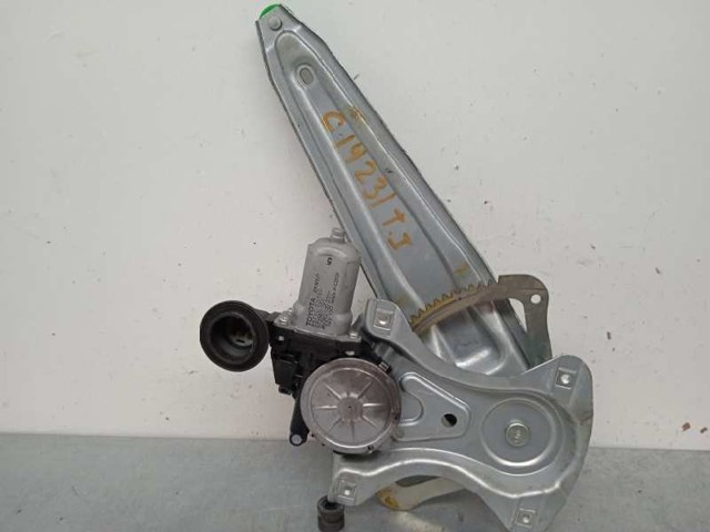 TOYOTA 857100D100 Motor del elevalunas de la puerta delantera derecha  comprar en Albacete