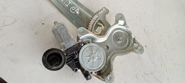 8571035180 Motor del elevalunas de la puerta delantera derecha  disponible Utrera