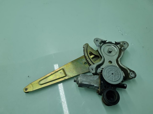 8571042070 TOYOTA Motor del elevalunas de la puerta trasera izquierda  disponible Ourense