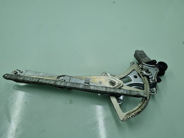TOYOTA 8571042070 Motor del elevalunas de la puerta trasera izquierda  comprar en Albacete