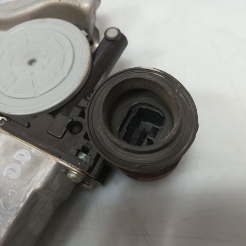 TOYOTA 8571042070 Motor del elevalunas de la puerta trasera izquierda  comprar en Ponferrada