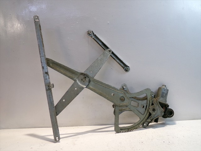 8571042070 Motor del elevalunas de la puerta trasera izquierda comprar Sevilla