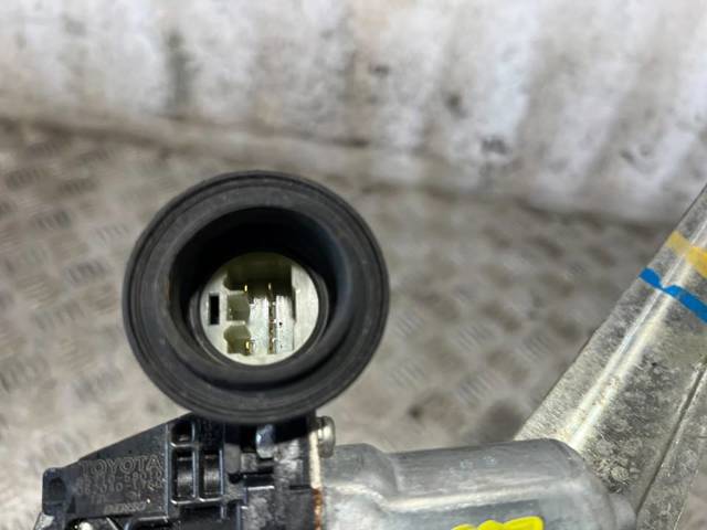 8571058010 Motor del elevalunas de la puerta delantera derecha comprar Sevilla