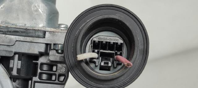 8572035140 Motor del elevalunas de la puerta trasera izquierda  disponible Utrera