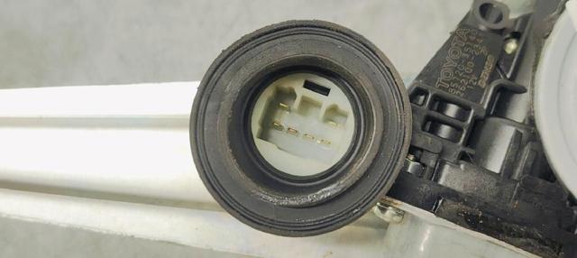 8572035140 TOYOTA Motor del elevalunas de la puerta trasera derecha  en stock Gandía
