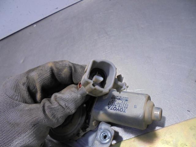 8572060070 TOYOTA Motor del elevalunas de la puerta trasera derecha  en stock Huelva