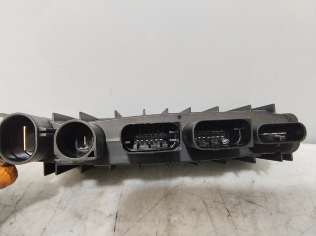 858990702 BMW