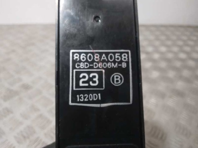 8608A058 Unidad de control de elevalunas delantera izquierda  comprar en Reus