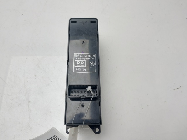 8608A060 Interruptor de elevalunas delantera izquierda comprar Sevilla