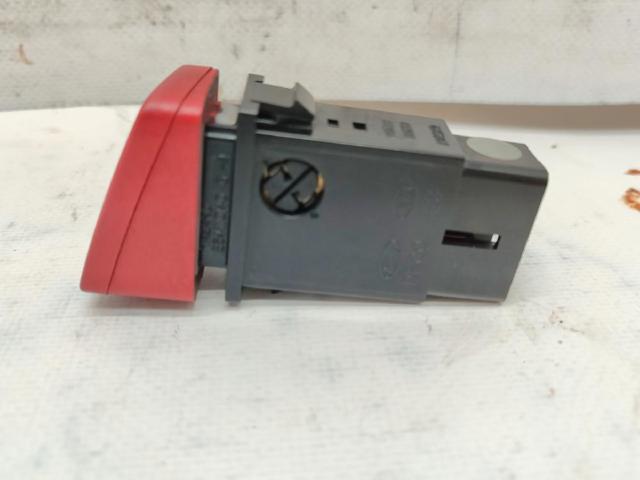 864W0140 HYUNDAI Boton warning  en stock Gandía