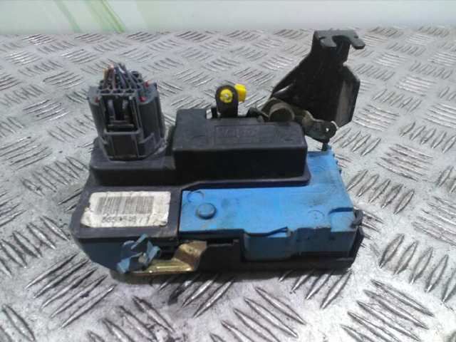 8650546 VOLVO Cerradura de puerta delantera derecha  en stock Gandía
