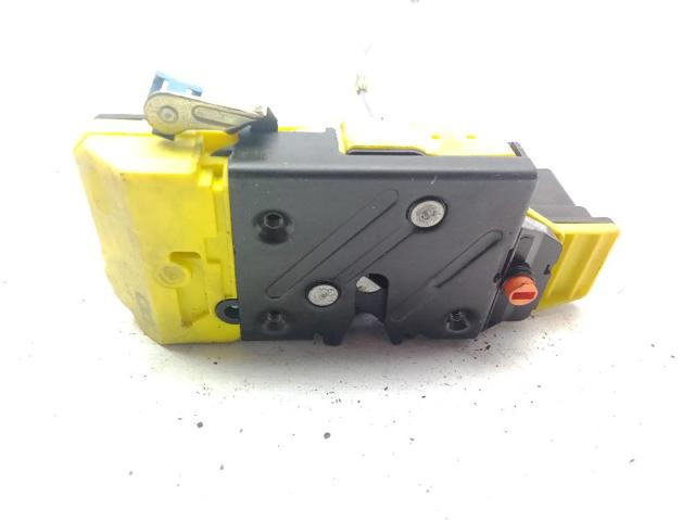 8650554 VOLVO Cerradura de la puerta trasera derecha  en stock Gandía