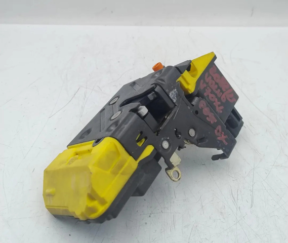 8650554 VOLVO Cerradura de la puerta trasera derecha  comprar en Oviedo