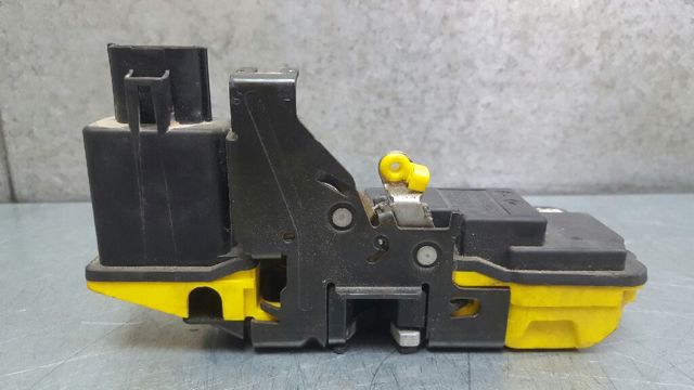 8650554 VOLVO Cerradura de la puerta trasera derecha  comprar en Lleida