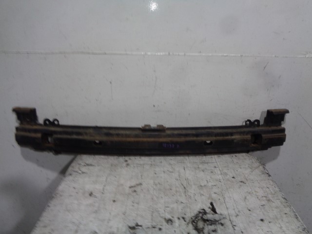 Refuerzo parachoque delantero 8653007000 HYUNDAI