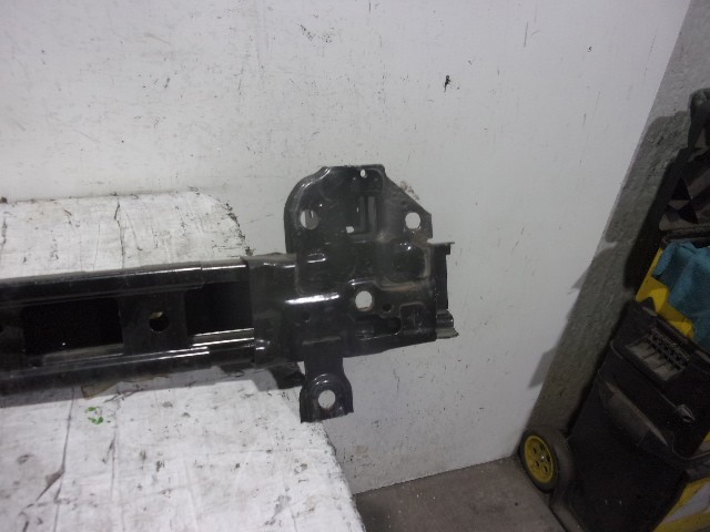 865302B010 HYUNDAI Refuerzo de parachoques delantero  comprar en Lleida
