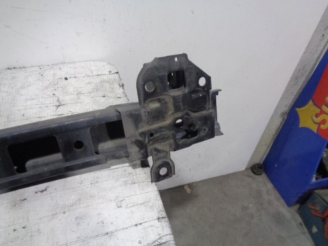 865302B010 Refuerzo parachoque delantero comprar Girona